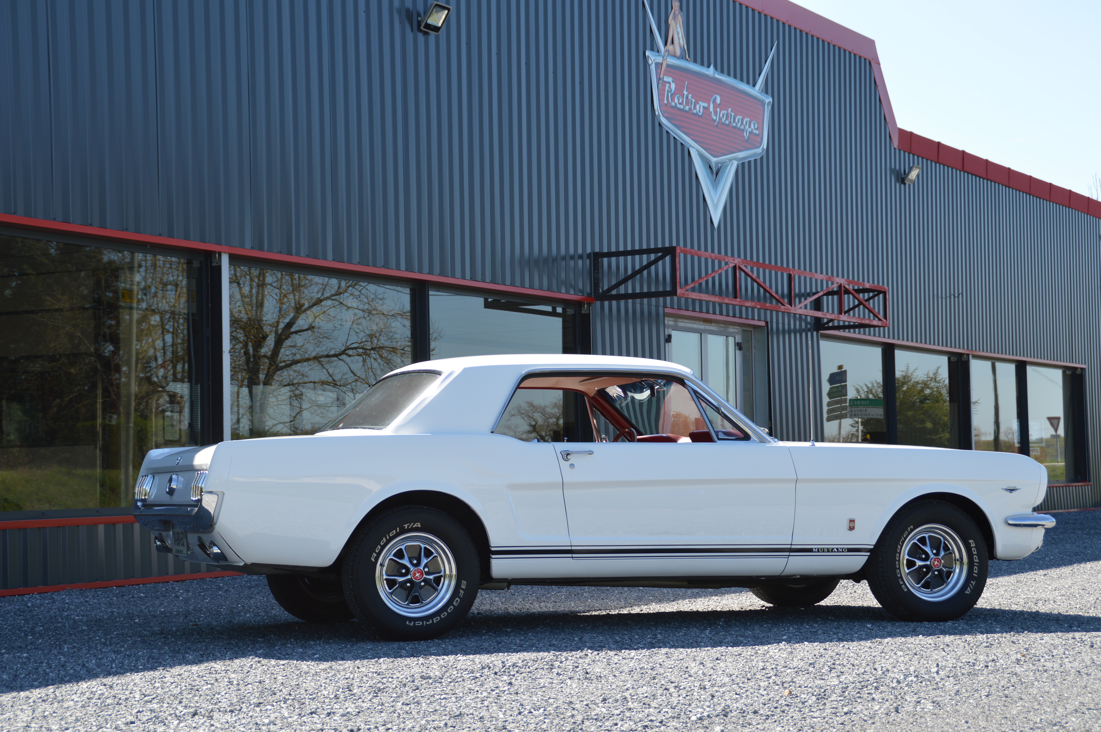 Ford Mustang 1965 blanche